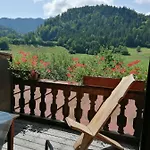 Vendégház - - Cafe Doerfl Kiefersfelden