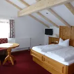 - - Cafe Doerfl Guest house