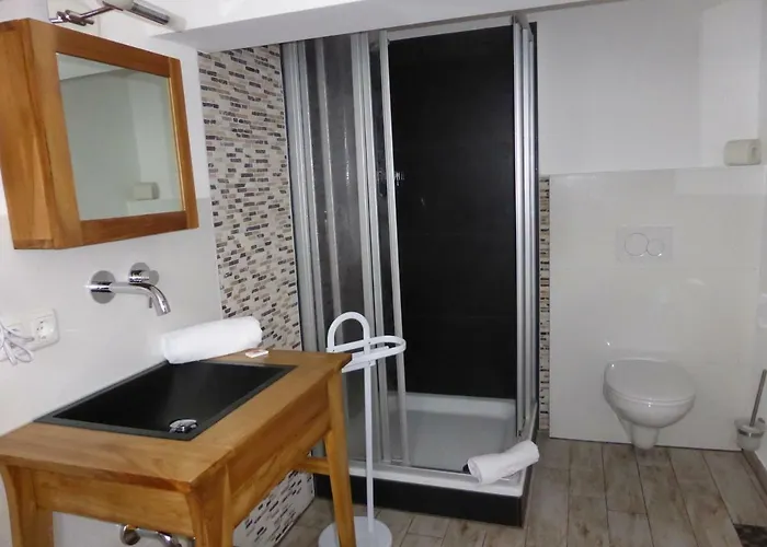 - - Café Dörfl Gasthof 4*